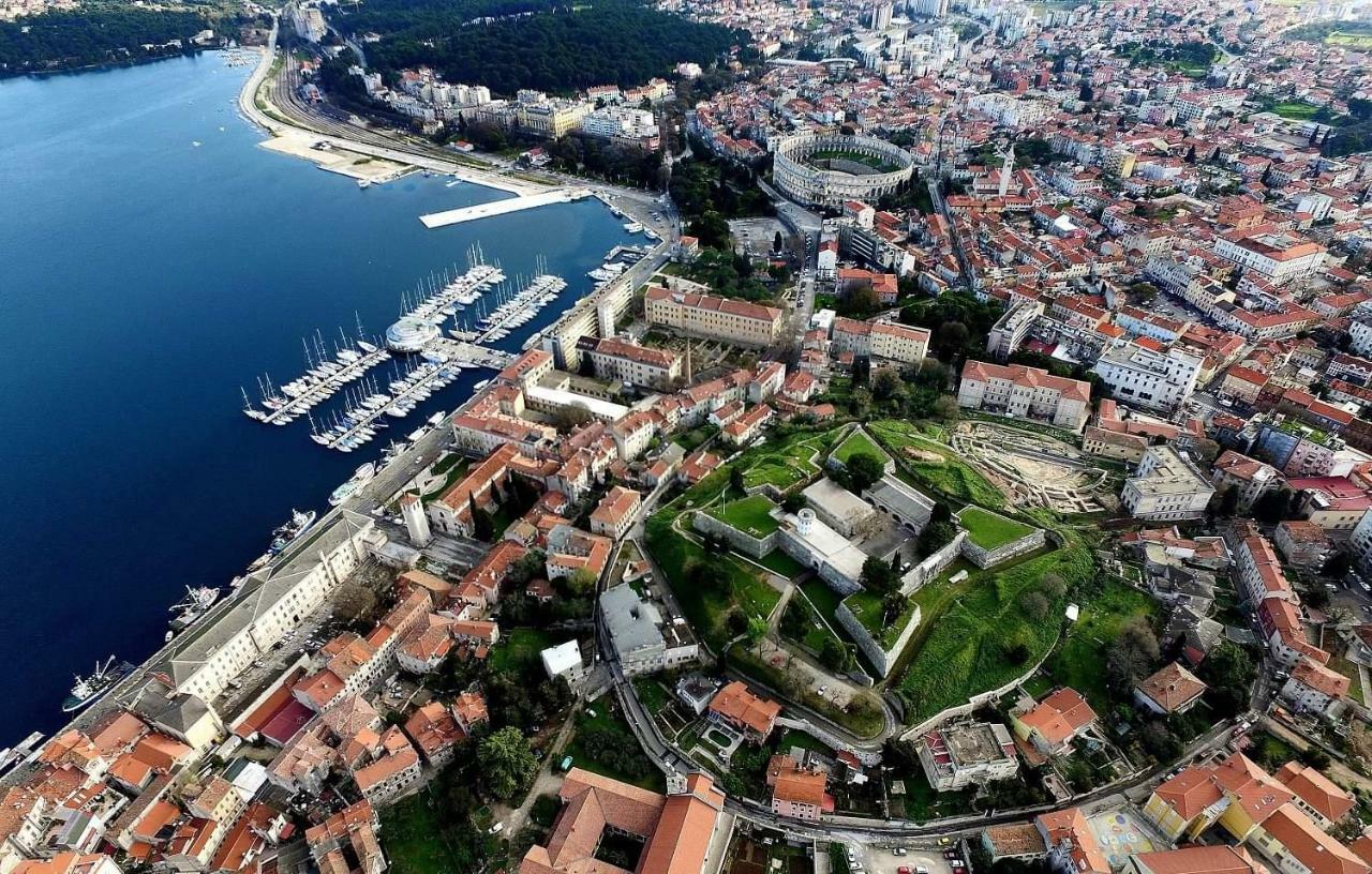 Carducci Apartment - Center Pula Eksteriør billede